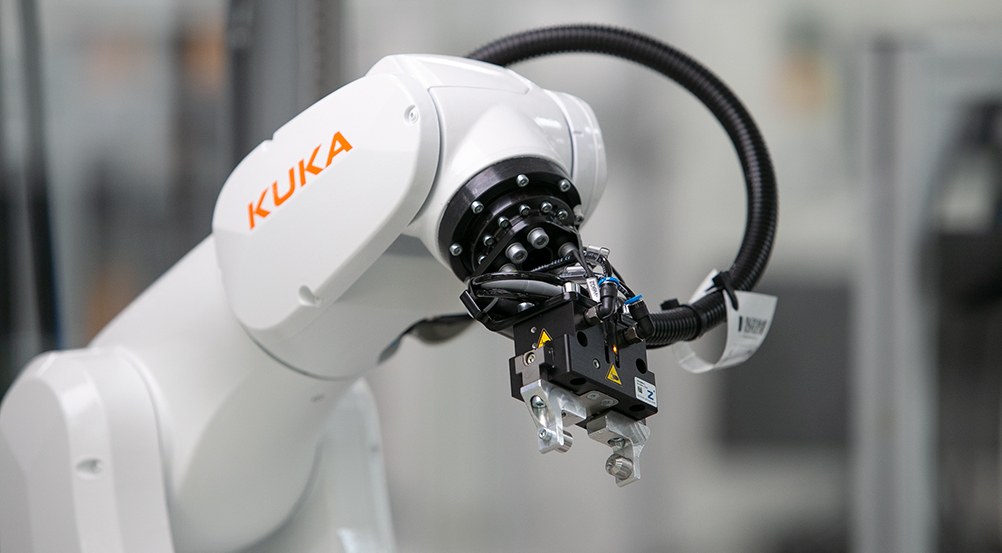 Industrial robot cells on the Smart Factory production line