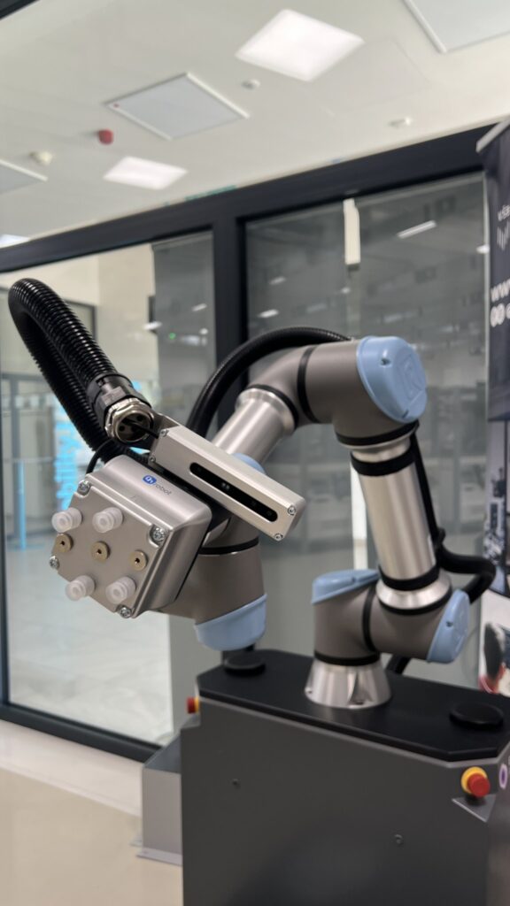 Collaborative robot in an industrial workstation
